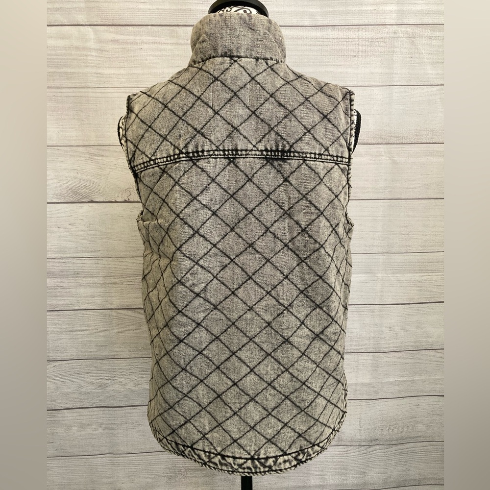 Stoosh Vintage Denim | NWT Women’s Sleeveless Quilted Button Front Vest - Picture 5 of 11